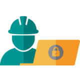 Mensch mit Helm sitzt vor einem Laptop, auf dem ein verschlüsseltes Symbol abgebildet ist