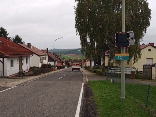 Geschwindigkeitsanzeige Straße | © Bildrecht: Ortsgemeinde Sippersfeld