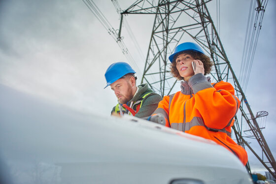 Bauarbeiten Trasse Mast | © Bildnachweis:  iStock.com/sturti