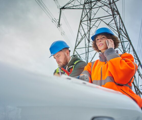 Bauarbeiten Trasse Mast | © Bildnachweis:  iStock.com/sturti
