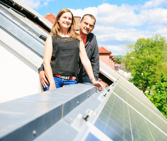 Photovoltaik Familie auf dem Balkon