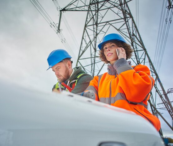 am Strommast arbeiten