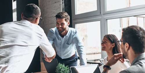 Meeting mit Partner | © iStock.com/g-stockstudio