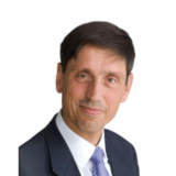 Portraitbild des Referenten Verweyen | © Campus EW GmbH