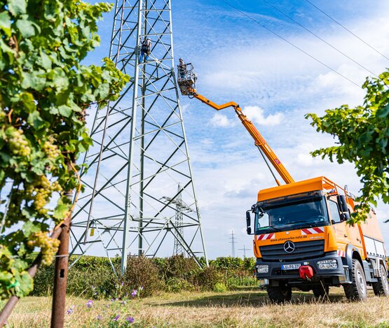 Arbeiten am Strommast