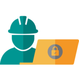 Mensch mit Helm sitzt vor einem Laptop, auf dem ein verschlüsseltes Symbol abgebildet ist